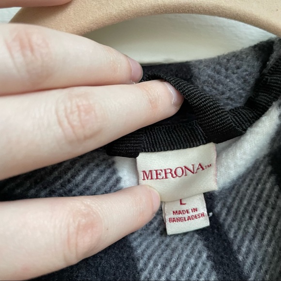 Plaid Fleece zip up - Picture 2 of 5